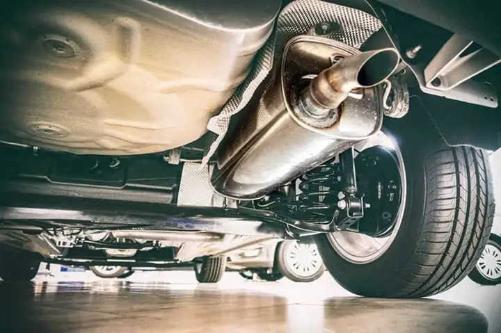 Không Độ Ống Xả Quá To Và Phát Ra Tiếng Quá Ồn