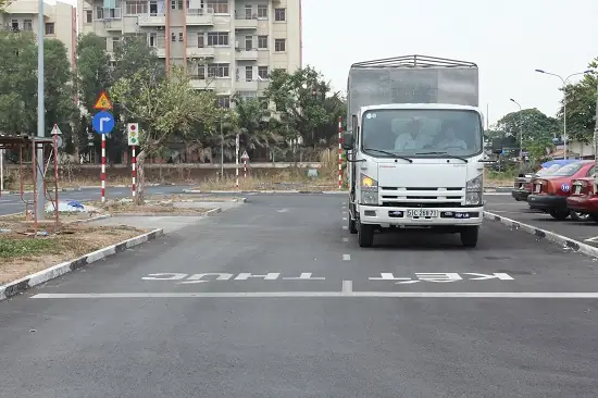 Độ Tuổi Học Bằng Lái Xe Ô Tô Hạng C Là Bao Nhiêu? 20 Tuổi Có Được Học Bằng C ?