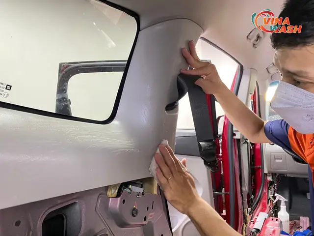 Vệ Sinh Nội Thất Ô Tô Là Gì ?