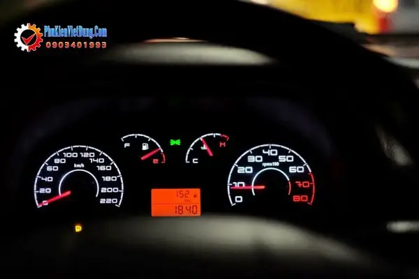 Đồng Hồ Xe Ô Tô: Hướng Dẫn Đọc Hiểu Và Bảo Dưỡng Toàn Diện