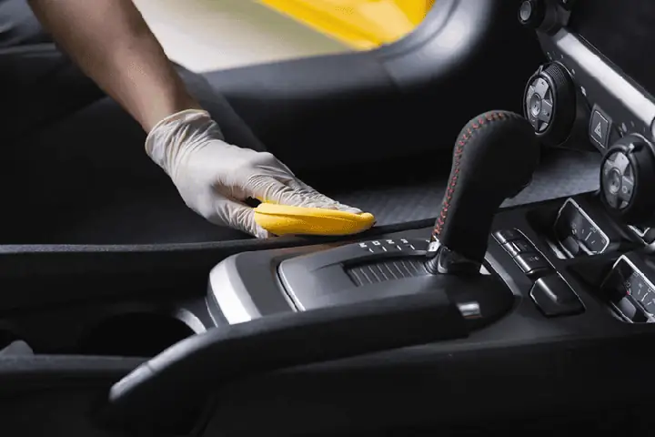 Tìm Hiểu Về Dung Dịch Vệ Sinh Ghế Da Ô Tô