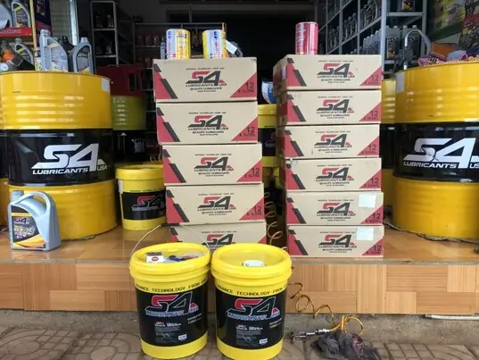 Có Nên Dùng Nhớt Xe Máy Cho Ô Tô? Phân Tích Chuyên Sâu Về Sự Khác Biệt