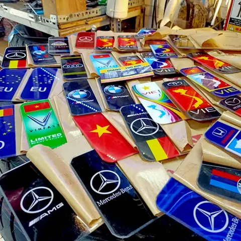 Một Số Mẫu Cờ Đẹp Dùng Để Trang Trí Biển Số Xe Ô Tô Thường Được Khách Hàng Lựa Chọn: