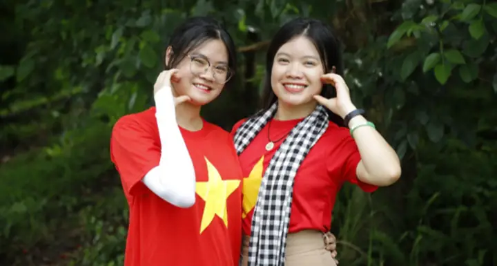 Bạn Trần Huyền (bên Trái) - Tnv Góp Mặt Trong Nhiều Chiến Dịch Của Xanh (ảnh: Internet)