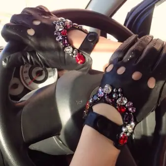 Hướng Dẫn Chọn Kích Thước Găng Tay Lái Xe Ô Tô Phù Hợp