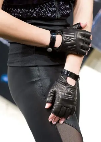 Hướng Dẫn Chọn Kích Thước Găng Tay Lái Xe Ô Tô Phù Hợp