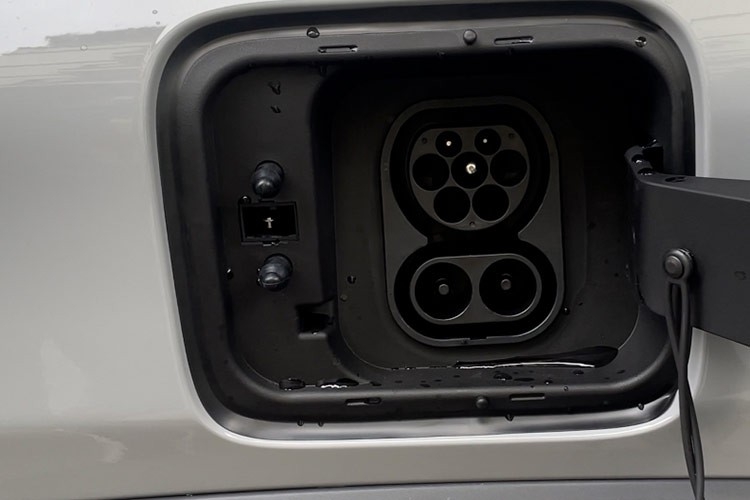 Ưu nhược điểm khi sử dụng bộ sạc VF3 tại nhà so với sạc công cộng