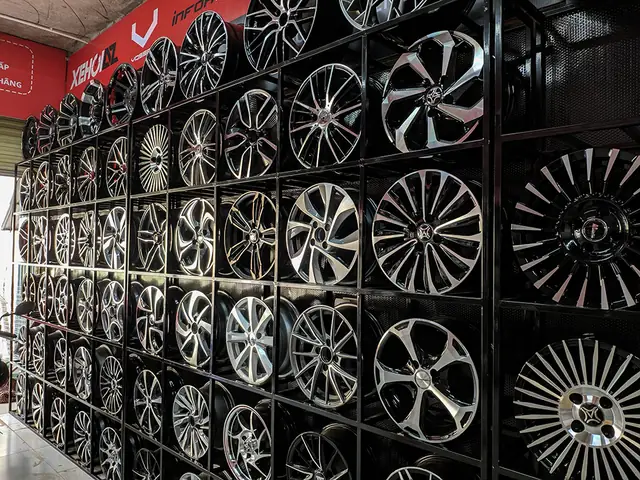 Một Số Hình Ảnh Thực Tế Tại Cửa Hàng Xe Hơi Az: