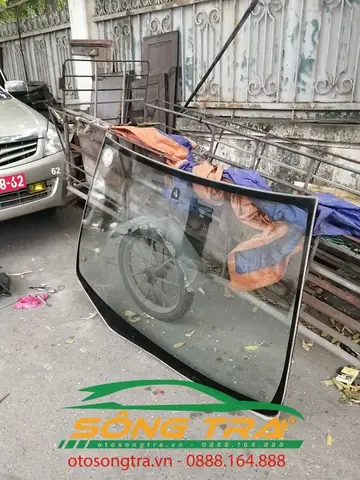 Giá Kính Chắn Gió Xe Ô Tô Innova