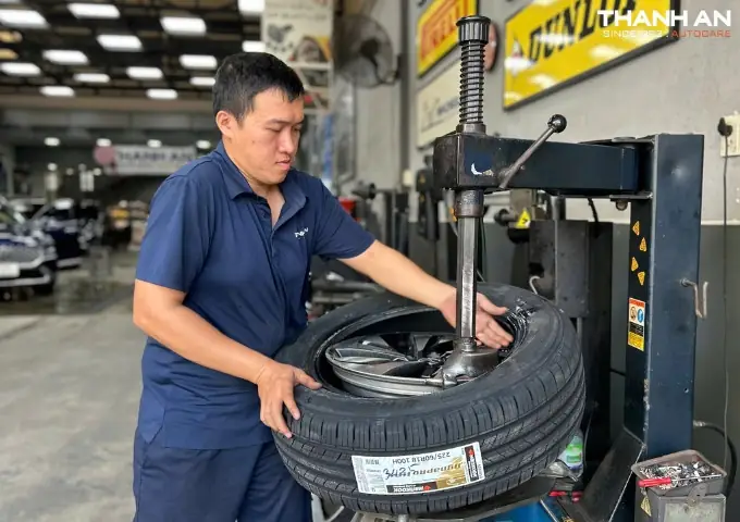 Giá Lốp Xe Ô Tô Crv