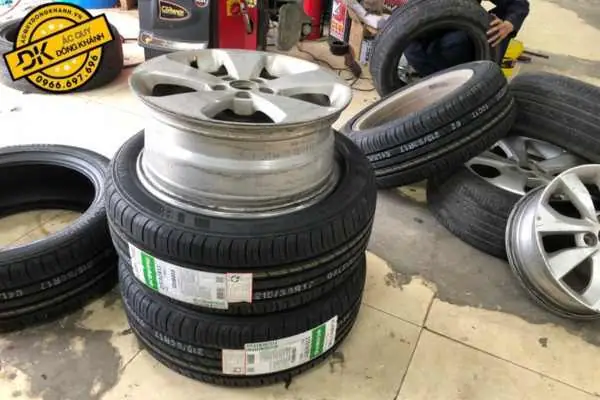 Lốp Kumho 215/50r17 Gai Kh27 Lắp Đặt Cho Xe Chevrolet Cruze Tại Đồng Khánh Ltz 1.8 At6 Car Service