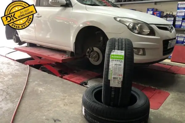 Lốp Kumho 205/55r16 Gai Kh27 Lắp Đặt Cho Xe Huynhdai I30 Cw Tại Đồng Khánh Car Service