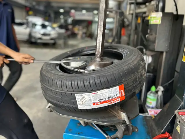 Giá Lốp Xe Ô Tô Maxxis