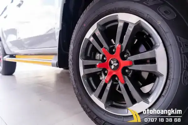 Dan-decal-mam-o-to-mitsubishi-triton-2022