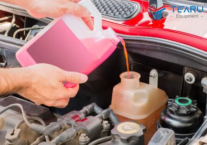 Nước Làm Mát Ô Tô Màu Đỏ