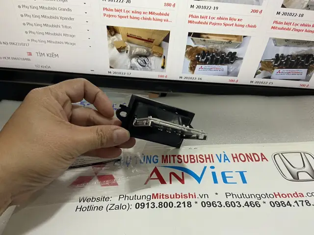 Trở Quạt Điều Hòa Dàn Lạnh Trước Xe Mitsubishi Triton