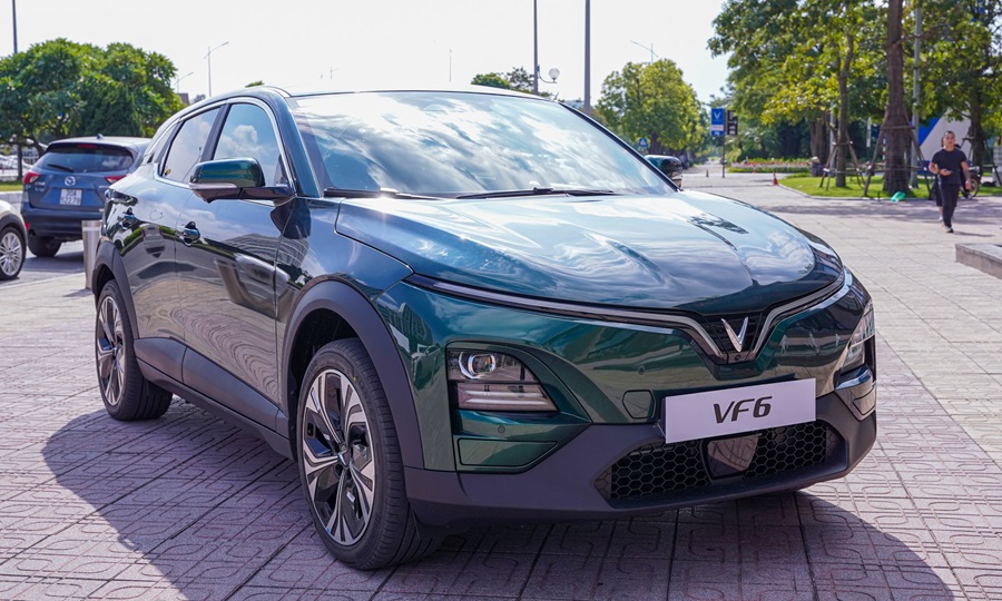 So sánh VinFast VF6 Plus với các đối thủ cạnh tranh trong phân khúc SUV điện. Mô tả: So sánh VF6 Plus với các mẫu xe điện khác về giá, hiệu suất, phạm vi hoạt động, trang bị và tính năng, giúp người dùng đánh giá ưu nhược điểm của từng xe và lựa chọn phù hợp nhất.