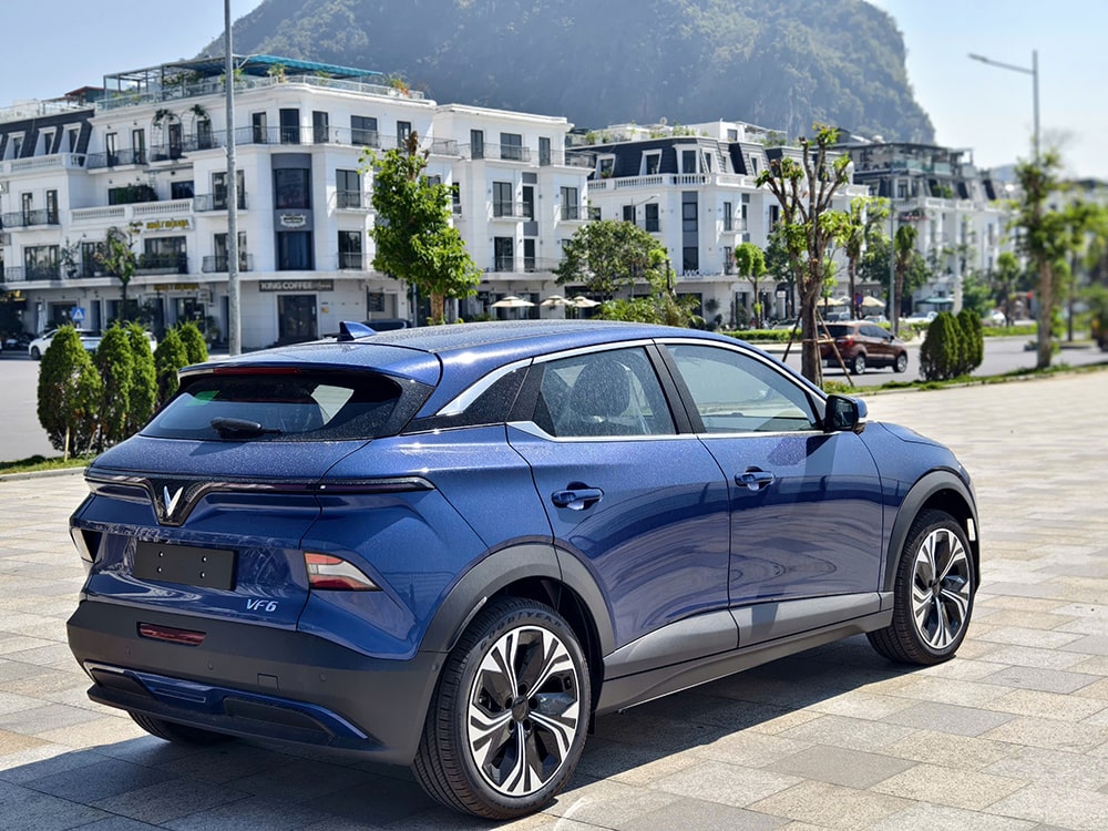 Đánh giá khách quan về pin và phạm vi hoạt động thực tế của VinFast VF6 Plus. Mô tả: Đánh giá khả năng vận hành của pin, thời gian sạc, quãng đường di chuyển thực tế trong các điều kiện khác nhau, giúp người dùng hiểu rõ về hiệu suất và tính tiện dụng của VF6 Plus.