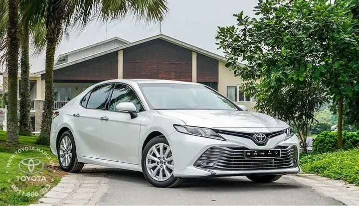 Ngoại Thất Xe Toyota Camry 2.0g 2024