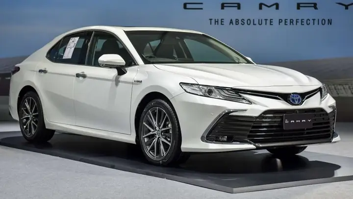 Ngoại Thất Xe Toyota Camry 2.5hv Hybrid 2024
