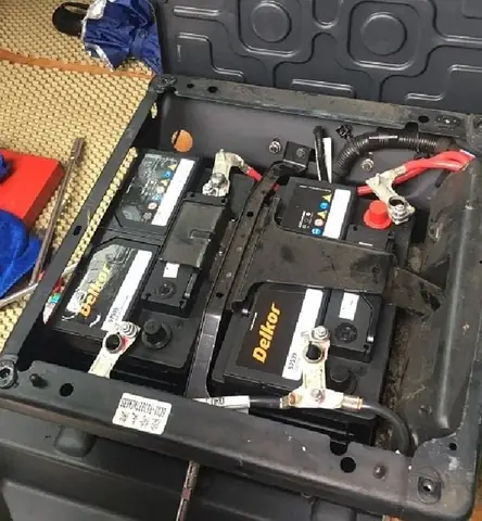 Cách Tháo Lắp, Thay Thế Ắc Quy Xe Ford Transit.