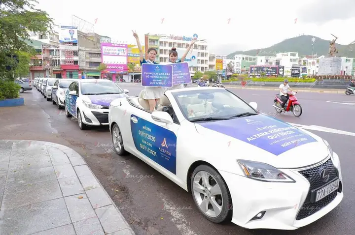 Chạy Roadshow Bằng Đoàn Xe Mui Trần, Xe Sang