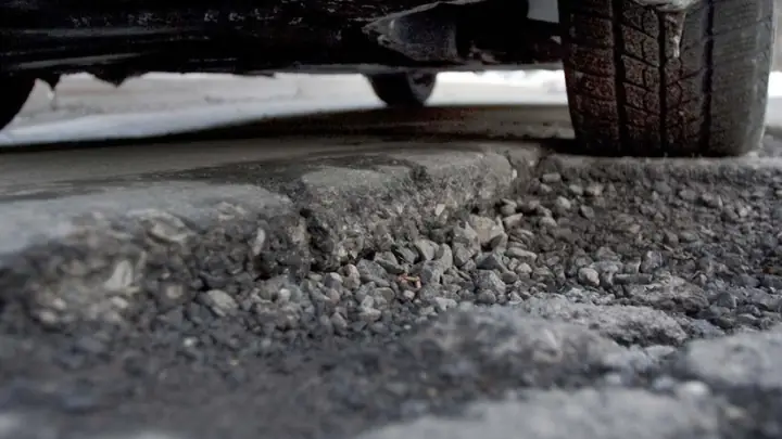 Nguyên Nhân Phuộc Xe Toyota Hilux Bị Hư Hỏng