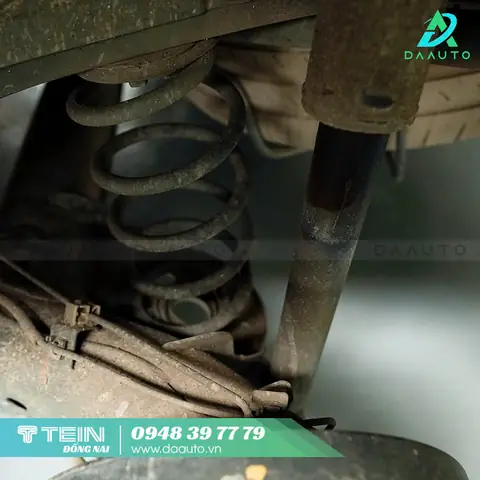 Nguyên Nhân Phuộc Xe Toyota Hilux Bị Hư Hỏng