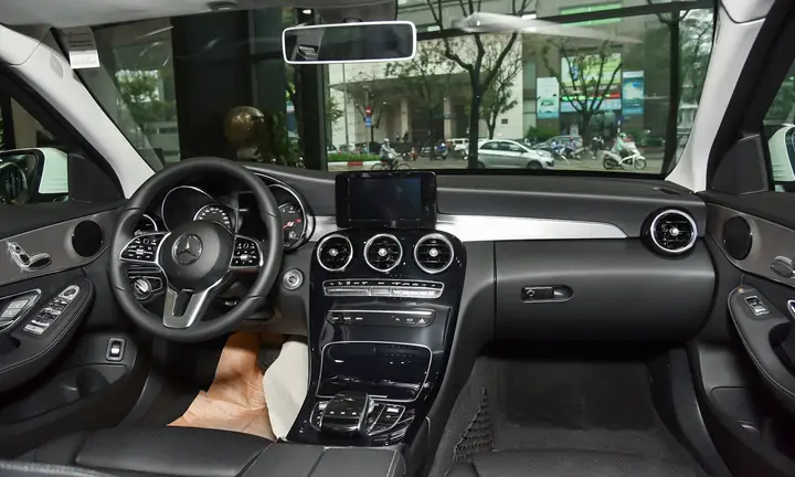Đánh Giá Nội Thất Mercedes C180