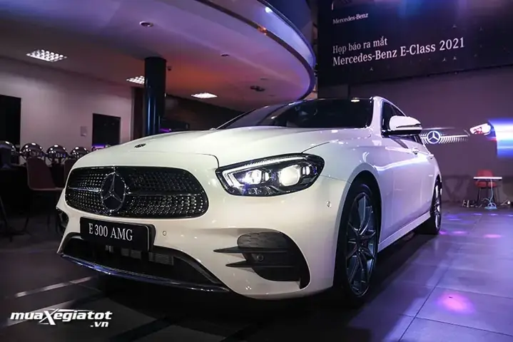 Giá Xe Ô Tô Mercedes E300: Bảng Giá Chi Tiết, Ưu Đãi & So Sánh 2025