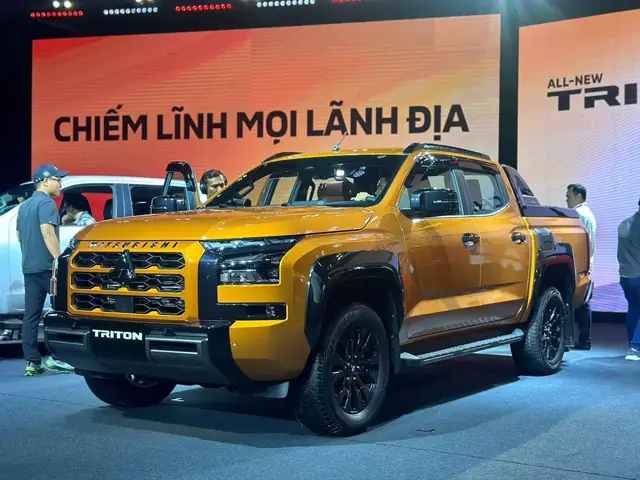 Giá Xe Ô Tô Mitsubishi Triton Tháng 12/2025