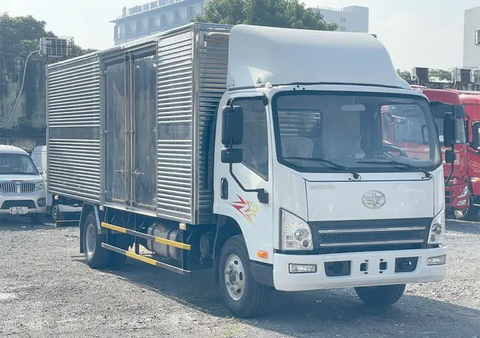Giá Xe Ô Tô Tải Thùng