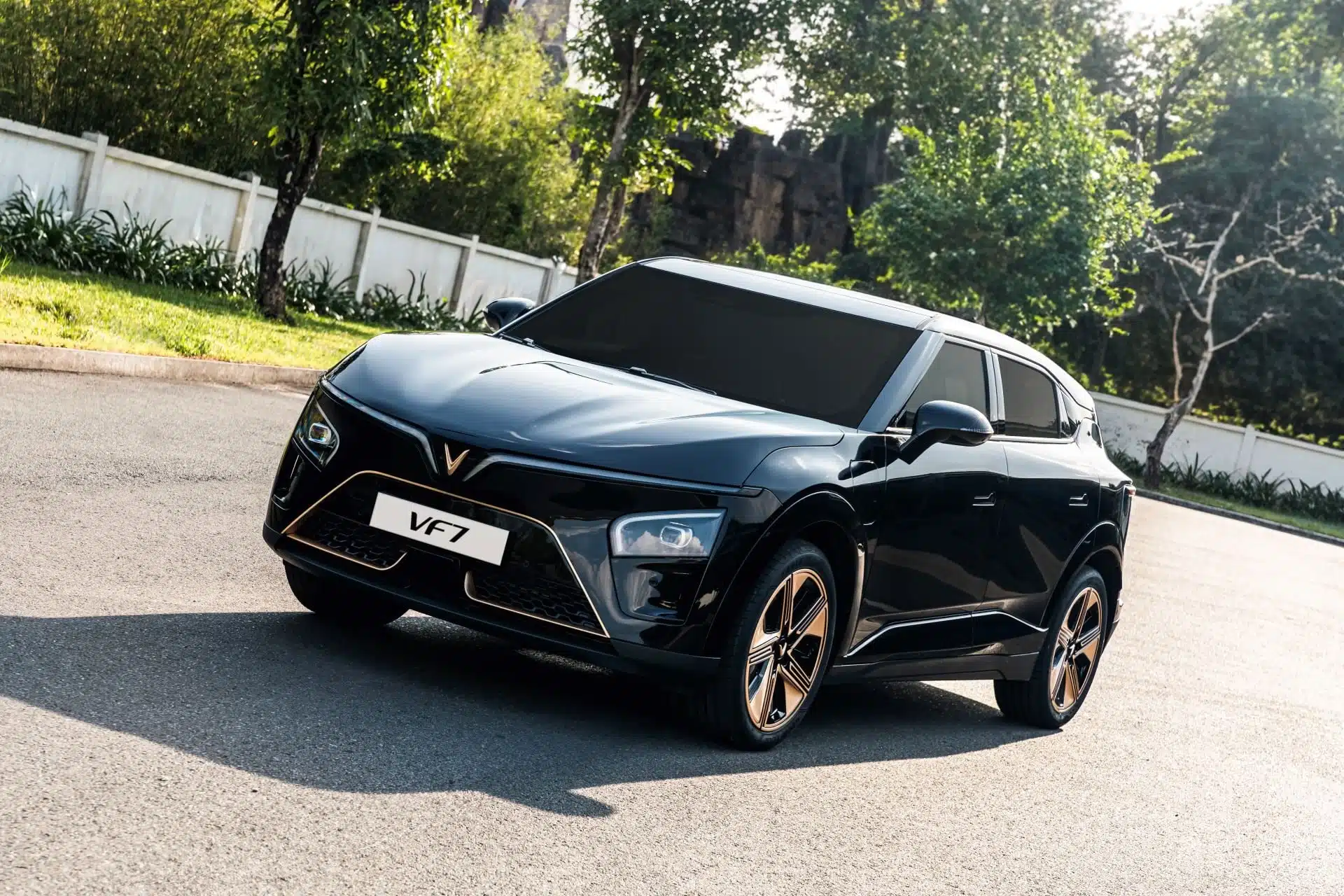 Thủ Tục Mua Xe VF 7 Eco Trả Góp: Lãi Suất, Hồ Sơ và Kinh Nghiệm