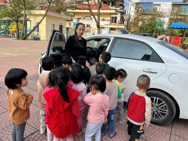 Giáo Án Khám Phá Xe Ô Tô: Hướng Dẫn Chi Tiết Cho Mọi Lứa Tuổi