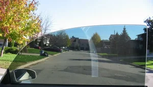 Giấy Dán Kính Xe Ô Tô: Chọn Loại Nào Để Bảo Vệ An Toàn, Giảm Nóng Và Tăng Thẩm Mỹ?