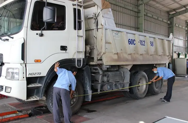 Khi Đăng Ký Giấy Đăng Kiểm Xe Ô Tô Tải Thì Cần Chuẩn Bị Những Gì?