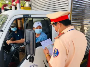 Mức Phạt Khi Không Mang Đủ Các Giấy Tờ Xe Là Bao Nhiêu?