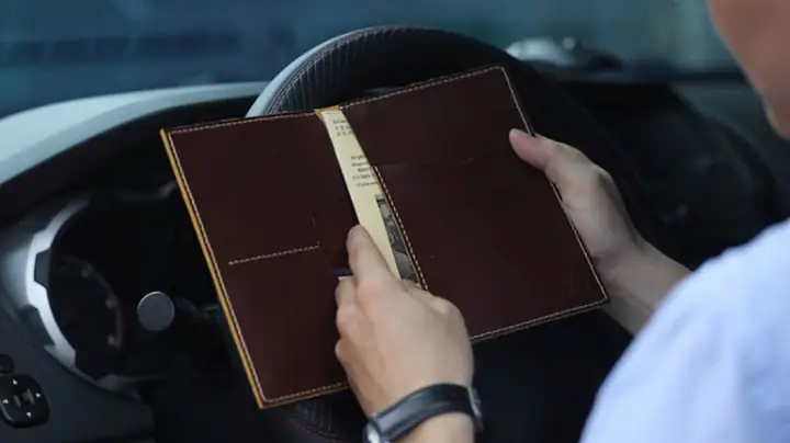 Giấy Tờ Xe Ô Tô Nên Để Ở Đâu Để An Toàn Và Tiện Lợi Nhất?