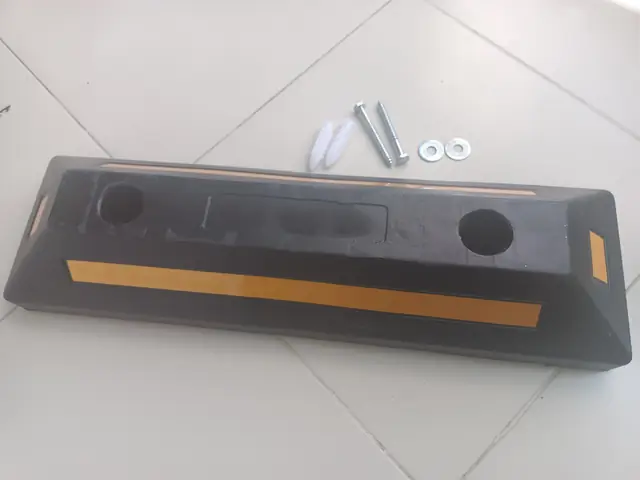 Hình Thật Sản Phẩm Gờ Chặn Xe Ô Tô