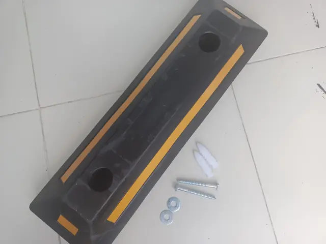 Hình Thật Sản Phẩm Gờ Chặn Xe Ô Tô