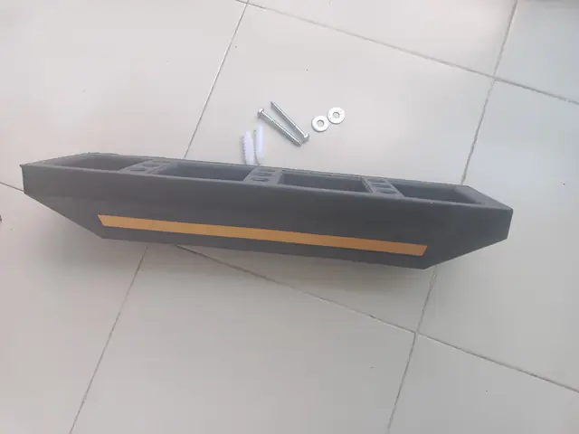 Hình Thật Sản Phẩm Gờ Chặn Xe Ô Tô