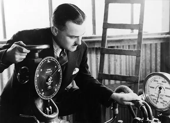 Năm 1935 – 1938: Đổi Tên Ss Vì Liên Quan Đến Lực Lượng Waffen-ss Của Phát Xít Đức