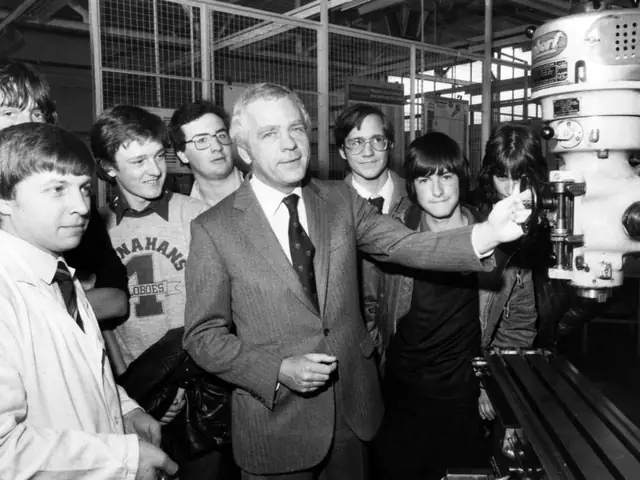 12. Năm 1980 – 1988: Tư Nhân Hoá Và Sự Đi Lên Từng Bước