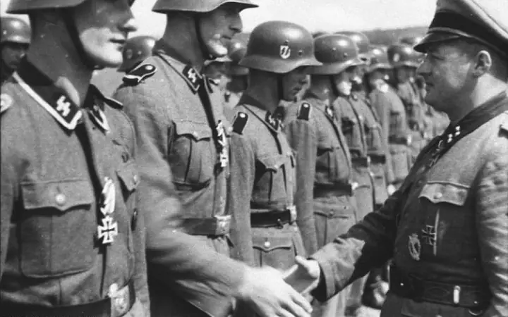 Năm 1935 – 1938: Đổi Tên Ss Vì Liên Quan Đến Lực Lượng Waffen-ss Của Phát Xít Đức
