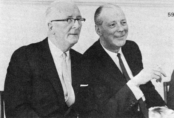 10. Năm 1960 – 1971: Mua Lại Và Đồng Hợp Nhất Với Hãng Ô Tô Khác, Xe Huyền Thoại E-type Ra Mắt