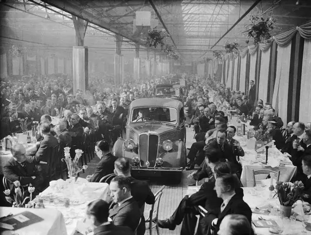 Năm 1934: William Walmsley Bán Hết Cổ Phần Cho Bill Lyons Để Tái Đầu Tư