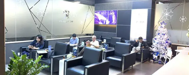 Tiếp Đón, Tư Vấn Nồng Hậu Và Nhiệt Tình