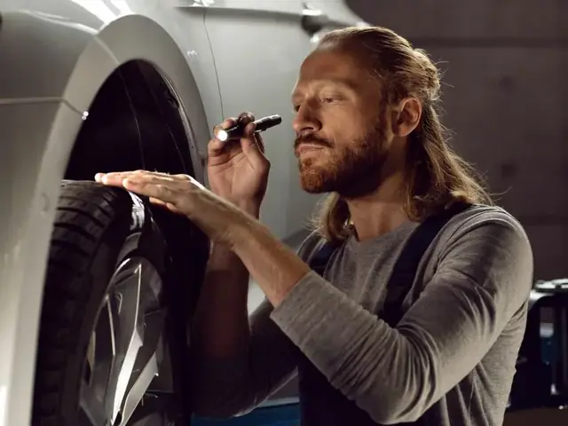 Hệ Thống Lái Trên Xe Ô Tô. Và Một Số Lỗi Thường Gặp. - Vw Sài Gòn