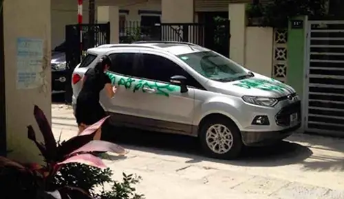 Nhung Hinh Anh Dan Mat Hai Huoc Khi O To Do Sai