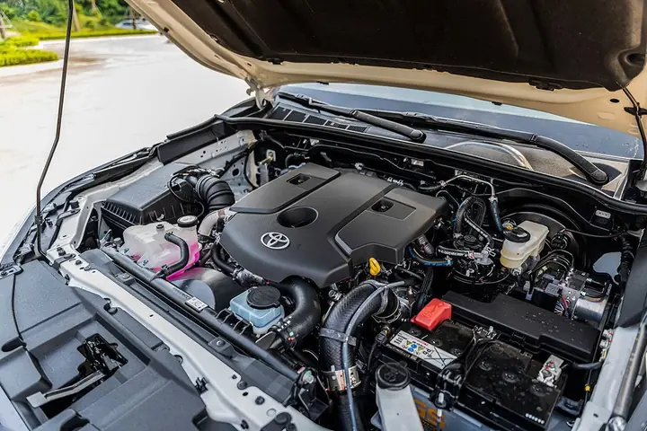 Động Cơ Mạnh Mẽ Và Công Nghệ An Toàn Vượt Trội